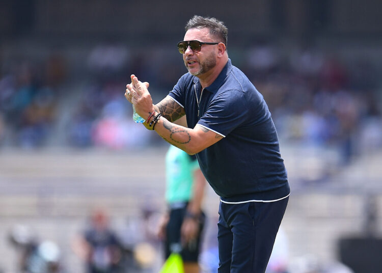 El Turco Mohamed llega con todo a Pumas y gana su primer partido como DT con este Club