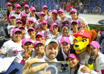 Sólido Conjunto, Muestran Las Bravas de León, al Iniciar la Liga Mexicana de Sóftbal en Guanajuato
