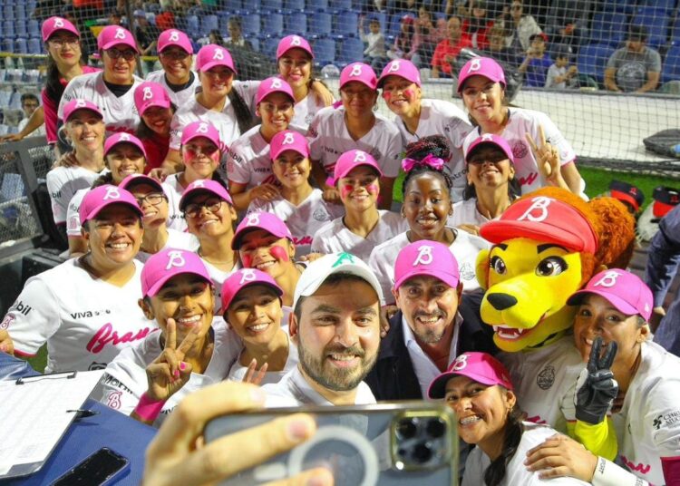 Sólido Conjunto, Muestran Las Bravas de León, al Iniciar la Liga Mexicana de Sóftbal en Guanajuato
