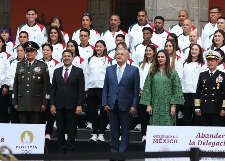 Abandera el Presidente AMLO, Delegación Mexicana Rumbo a Juegos Olímpicos París 2024