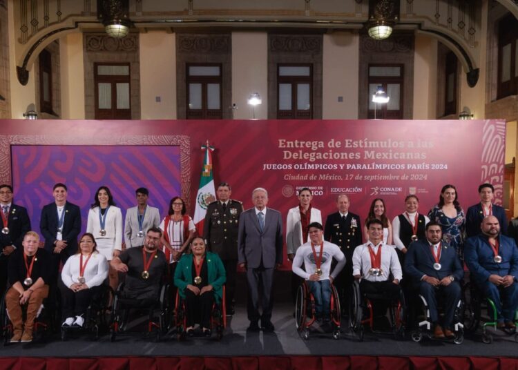 Reconoce AMLO, Esfuerzo de los Atletas Mexicanos; Entrega Estímulos Tras Juegos Olímpicos París 2024