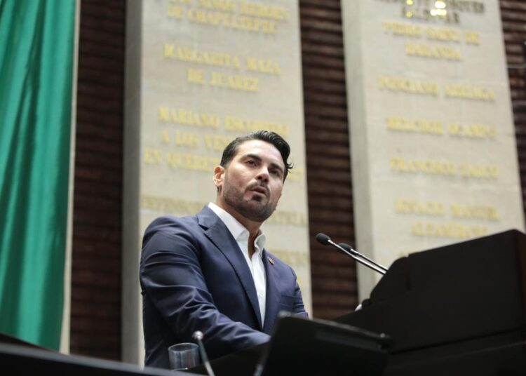 Proponen Eliminar, Pago por Obtención de Título Universitario