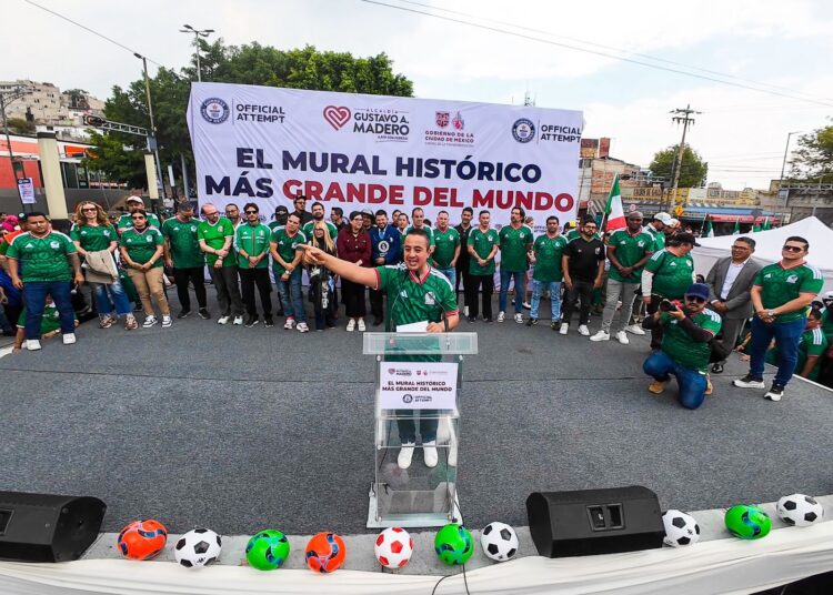 Edil Janecarlo Lozano, Mete gol Histórico con Mural Gigante y Rompe Récord Guinness